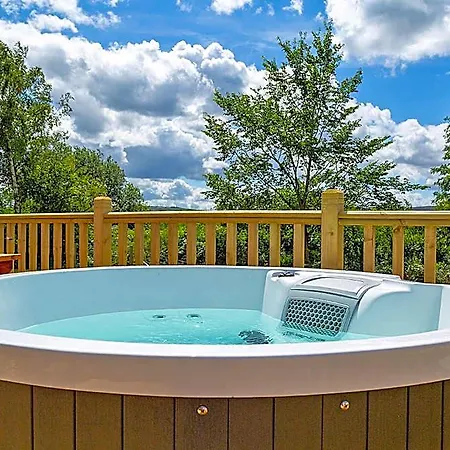 Hotel Cleveland Hills View
